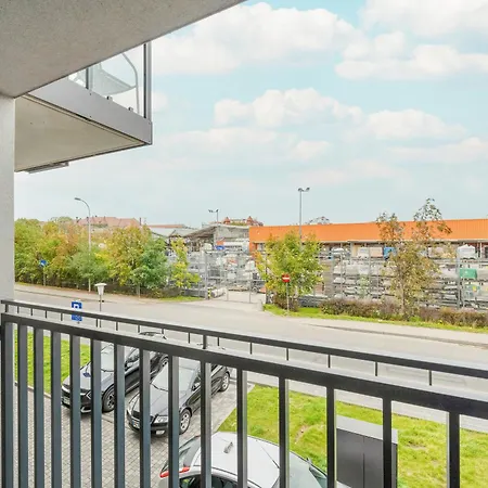 Elegant & Cozy With Balcony By Renters *