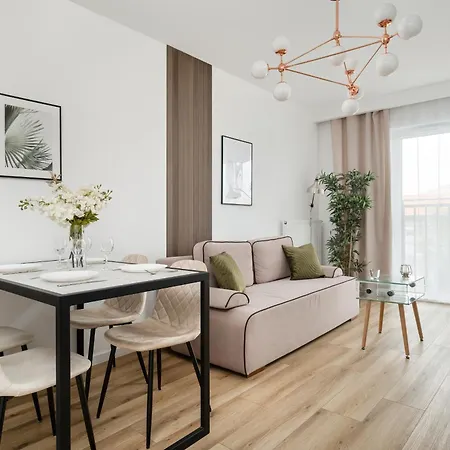 Apartmán Elegant & Cozy With Balcony By Renters *