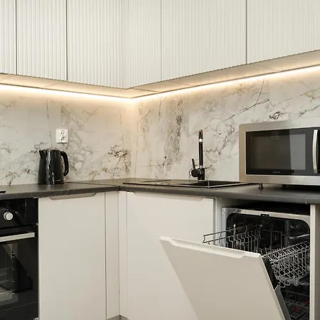Elegant & Cozy With Balcony By Renters Apartmán *