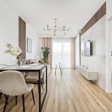 Elegant & Cozy With Balcony By Renters Vratislav